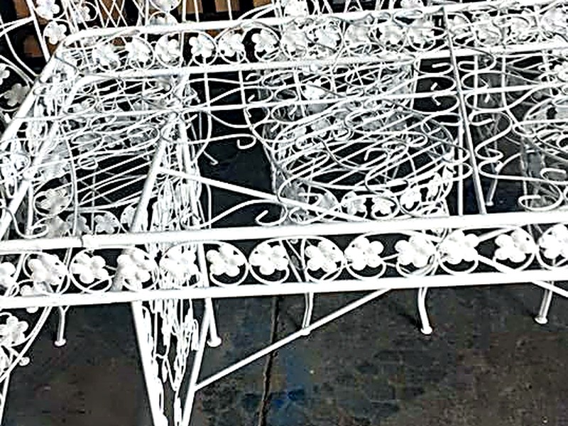 Beyaz ferforje takım